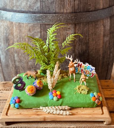 Bild eines Wald-Geburtstagskuchens